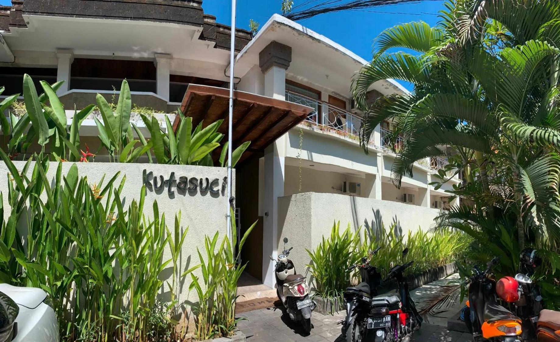 Kuta Suci Guesthouse Ngoại thất bức ảnh